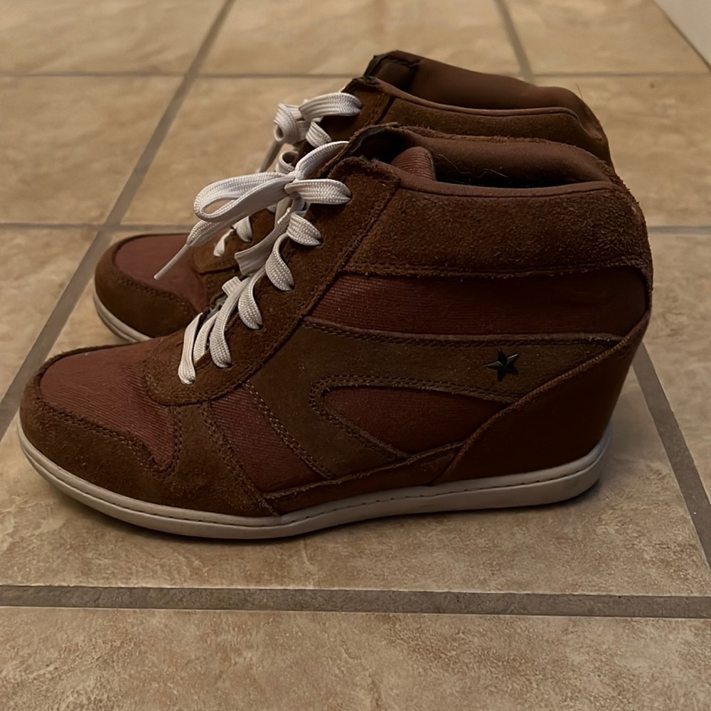 Sketcher’s sneaker wedges- brown, size 8